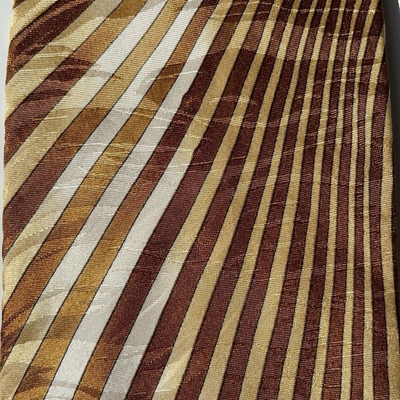 Farentio. Ferre Italian designer Golden striped handmade silk tie. - Picture 4 of 8